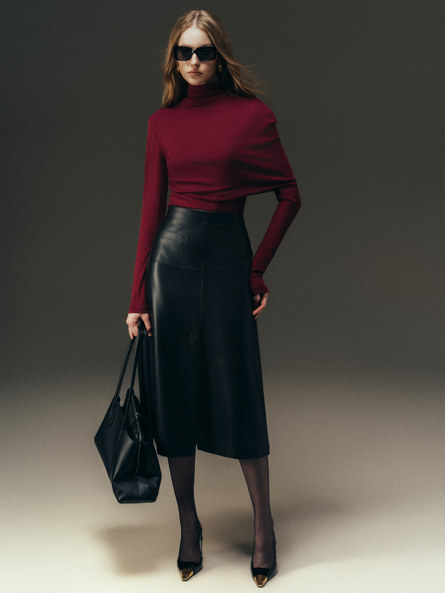 Áo thun cao cổ vạt trùm tay